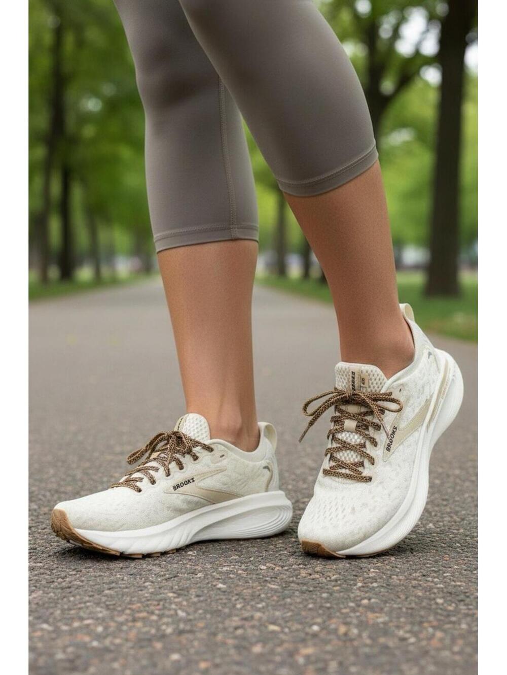 Brooks Adrenaline GTS 25 Women’s Running Shoes Coconut Crème Leopard Size 7